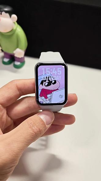 买了小米手环9Pro,记得多用用这个相册表盘,不然你就白买了,日常不喜欢了,就可以换一个壁纸,等于拥有了无限的免费表盘,也不用花钱买什么会员。
这个手环是1.74英寸,2.5d弧度表盘,长方形的设计,比手表小,比手环大,所以叫pro,还是挺经典的,日常还可以下载第三方游戏玩玩,解解闷还是不错的小玩意,其他还值得入手的就是红米watch6和小米手环10,可以看看我主页视频其他介绍。
#运动手表 #智能手表 #智能手表推荐 #小米手环9pro