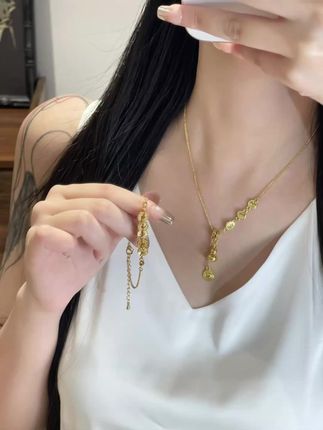 适合出门搭配的葫芦项链,搭配碎冰冰手链,戴上就不舍得摘下来了#饰品分享 #项链 #手链 #时尚饰品 #新中式