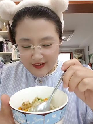 妈呀这海鲜毛贝太好吃啦,汤鲜味美,大人小孩都爱 吃#新鲜的大毛贝