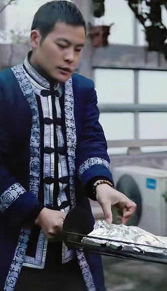 刀疤哥讲解腊肠新吃法!@荒野刀疤哥 #刀疤哥 #织金刀疤哥 #刀疤哥直播 #刀疤哥助农