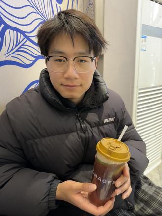 土锤朋友第一次喝霸王茶姬
还是我用千问一分钱帮他点的
#霸王茶姬 #千问