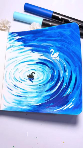 #画画#绘画#跟着抖音学画画 #绘画过程 #画一个故事
蓝调漩涡里的黑白天鹅,像一场温柔的相遇✨
用画笔搅碎一片海,再藏进两只天鹅的故事