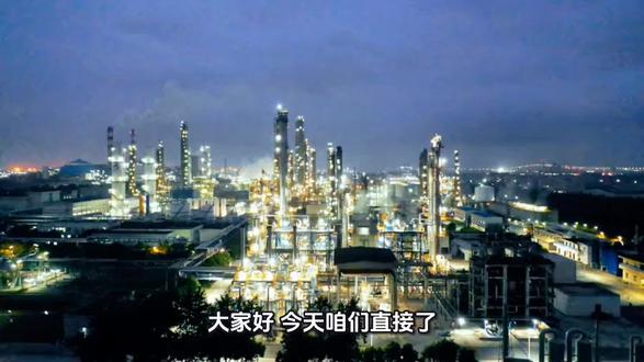 磷酸与氢氧化钾制备磷酸二氢钾生产工艺(中和法) 磷酸二氢钾中和法生产工艺:
反应原理
H₃PO₄ + KOH → KH₂PO₄ + H₂O(无有害副产物)
原料配比(/t 98%优等品)
· 85%磷酸:855 kg(理论848 kg)
· 48%氢氧化钾:865 kg(理论858 kg)
· 损耗约1%
工艺流程
1. 原料质检:检测主含量、杂质,不合格退回。
2. 中和反应:磷酸入釜,慢加KOH,70-80℃搅拌2h,终点pH 4.3-4.5(<4.2偏酸结晶细,>4.6生成K₂HPO₄)。
3. 除杂过滤:加助剂絮凝,板框过滤得精制液。
4. 真空浓缩:-0.08MPa、60℃,浓缩至42-45°Bé。
5. 缓慢养晶:夹套水冷,降温速率8-10℃/h,养晶8-10h。
6. 离心洗涤:离心脱母液,纯水喷洗。
7. 流化床干燥:60-70℃热风,水分≤2.0%。
8. 筛分包装:按细粉、中粒、粗粒分级,检测含量、pH、水分。
工艺特点
纯度≥99%,全水溶,pH弱酸性,品质稳定。
快速鉴别
· 价格显著低于原料成本需警惕
· 外观为无色透明晶体或白色粉末
· 水溶液pH 4.3-4.5
· 加热熔化后冷却,呈透明玻璃状固体
#磷酸二氢钾 #中和法 #磷酸一铵 #大量元素水溶肥