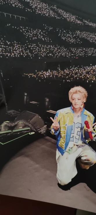 拿起你的应援棒照亮你#鹿晗 #鹿晗四巡纪念册