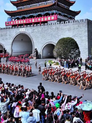 曲靖市2025年下半年新兵入伍欢送仪式,9月15日将在南城门广场隆重举行#云南曲靖 #又是一年入伍季#新兵入伍欢送仪式