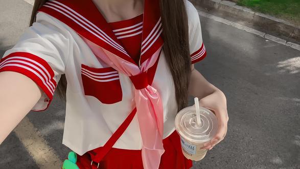 风吹过我的头发#水手服 #红三本 #夏天