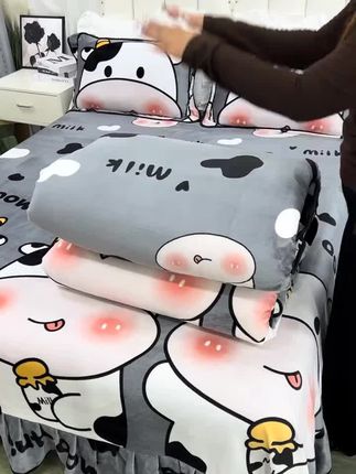 软萌奶牛图案,加上牛奶绒的柔软触感,这个冬天被窝超温暖!✨灰色底色耐脏又高级,可爱与实用兼备,家居必备好物!#面料柔软舒适 #牛奶绒床上用品