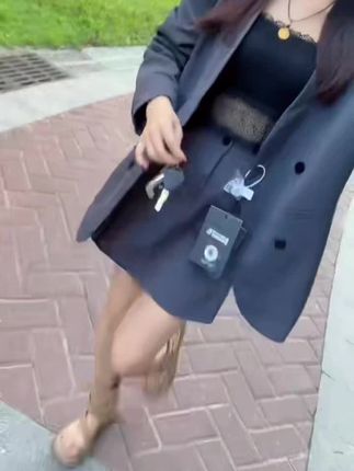 “一眼就喜欢的 从来不是风景,而是似曾相识的感觉,喜欢的,再看一眼,依然喜欢。”#穿搭分享