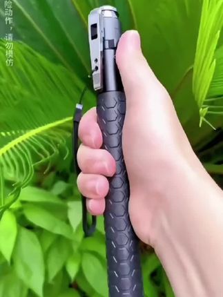 彈簧甩棍防身武器实心甩棒自动甩棍伸縮三節車載工具便携打狗用品