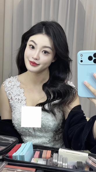 主持人气质高颅顶卷发 你学会了吗。
#卷发教程#化妆造型 #主持人日常