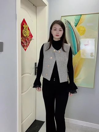 只能拍4秒,多一秒都不行#秋季穿搭#时尚穿搭 #马甲 #秋天穿什么 #上热门