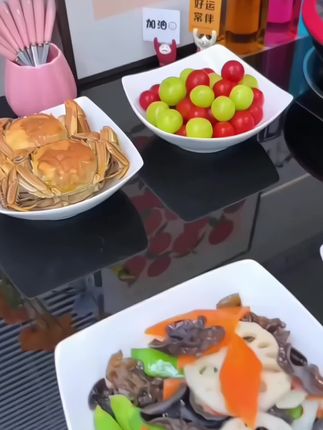 我真的是太会买了!这么好看的#盘子居然被我找到了,它不仅颜值高,还特别实用,独特的四角造型搭配精致的陶瓷质感,让人一眼就爱上。平时用它装个水果拼盘或者沙拉都很合适,家里来客人的时候拿它招待,那档次一下子就上去了。喜欢的朋友赶紧点击下方链接抢购吧!四角盘子#陶瓷盘子#高端大气上档次这也太漂亮了 #好物推荐🔥