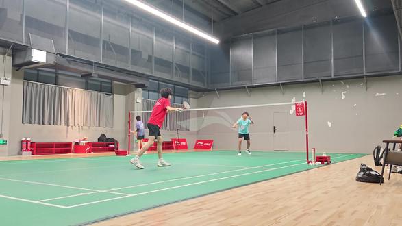 摘下最喜欢的麦穗,然后自信地捧着穿越整个麦田。无需闭眼,因为那是我最喜欢的麦穗,眼里已经容不下其他的麦穗.#10#羽毛球