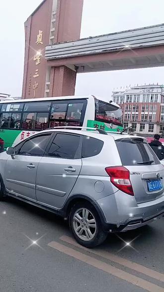 今天三中放假车子堵路了,回家都去不到了❤️❤️