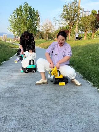 可坐人儿童挖掘机给儿子也入手一台,既可以骑行又可以挖沙孩子好喜欢#亲子玩具推荐男女宝宝都喜欢的一款挖掘机#挖士机#儿童工程车推荐2-6岁儿童挖掘机玩具#儿童 #挖士机