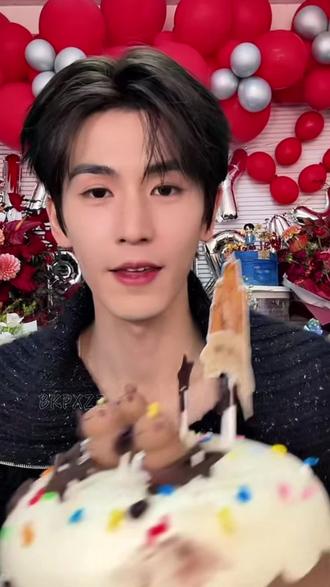 宝宝生日快乐🎂🎊太可爱了啊啊啊啊啊
#张凌赫 #生日快乐 #生日快乐🎂希望你永远健康长大 #28岁 #向全世界安利