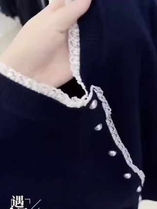 韩系减龄藏青色蕾丝拼接毛衣女早秋小香风设计感小众圆领针织开衫#面料柔软舒适 #针织衫 #时尚穿搭时尚穿搭时尚 #慵懒风穿搭 #穿出高级感