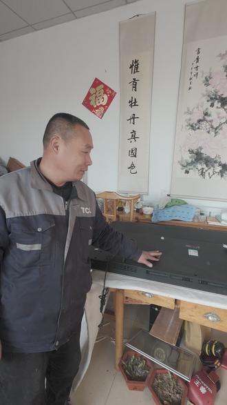 今天带来一期详细拆解65寸液晶电视原因是有声音无图像直接开始展示#电视维修 #电视教程 #永亮家电维修中心