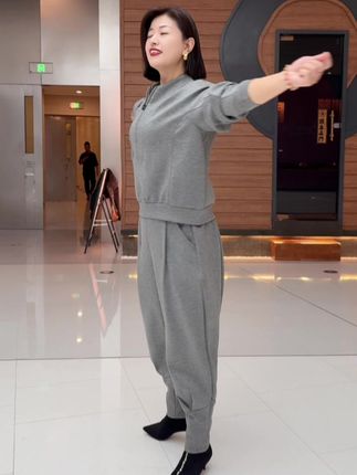 #休闲减龄穿搭 #时尚妈妈装 #时尚 #套装