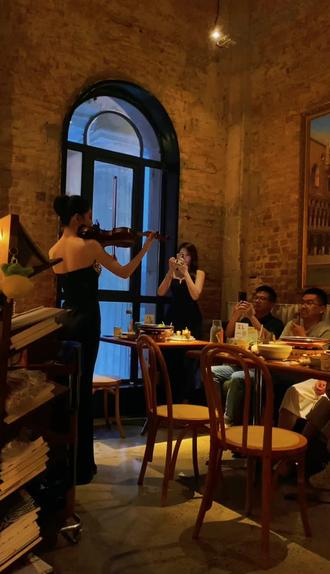 因为一个人,美化了一座城市~@爱神👼🏻丘比特🍀 #小提琴