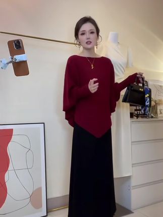 #慵懒风穿搭 慵懒风V领针织衫毛衣外套2025秋冬新款不规则设计感蝙蝠袖女上衣#蝙蝠袖上衣 #面料柔软舒适 #不规则上衣 #谁穿谁好看