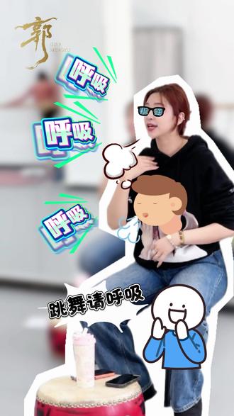 跳舞请呼吸👀随着最后的课堂我终于……放假啦~
今天是2月11日,“11”寓意“双幺开门”,祝大家要财来财,要福来福哦✌️✌️#舞蹈分享 #剧目课堂 #小艺考剧目 #舞蹈老师 #小艺考郭老师 @抖音小助手