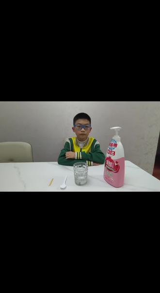 巜会站立的牙签》 ✨《会站立的牙签》来啦!🤔桌上这些道具能玩出什么花样?🧐看小实验家如何让牙签站起来!