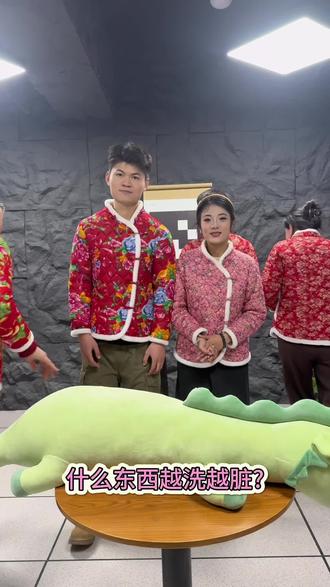 脑筋急转弯—什么门永远关不上?#脑筋急转弯 #搞笑 #我的逗比同事 #办公室游戏