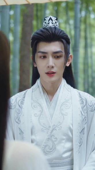 #AI素衣女子林间徐行 #抖音ai创作