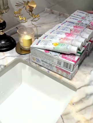 还得是#佳洁士 呀!新出的#佳洁士锁白牙膏 我可太爱了!刷完哈出来的气都是香香的,这谁能拒绝呀!#保护牙齿 #仙女必备
