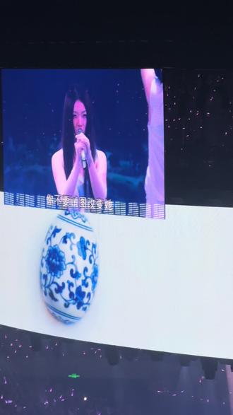 好强的疯感!!…今晚纯妹妹把有趣的灵魂聚集在了一块#单依纯演唱会