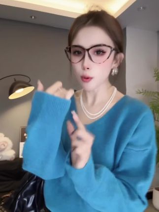 #百搭上衣 #遮肉显瘦 #穿出自己的风格 孔雀蓝v领针织衫女秋冬慵懒纯色毛衣2025新款打底衫宽松长袖上衣