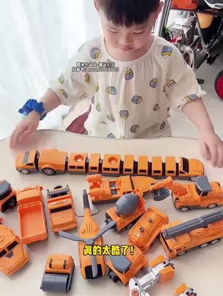 #六一儿童节礼物 哪个男孩子能拒绝这套磁力拼装工程车啊!集齐海陆空交通工具,还能拼成机器人,这也太酷了!#儿童节礼物 #工程车玩具 #儿童玩具 #母婴好物
