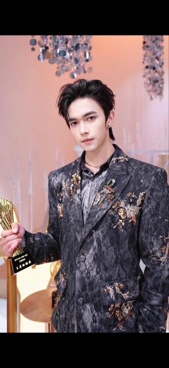 不负热爱,不负陪伴,未来继续并肩向前!
诺亚方舟🧡爱永不休#向全世界安利 #诺亚 #喜悦w #喜悦w诺亚 #一起走花路