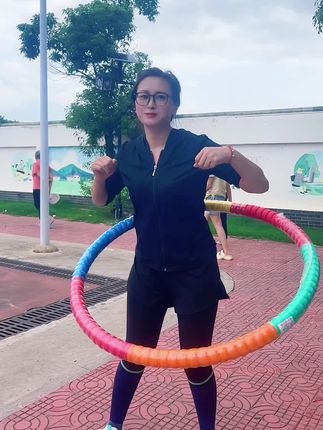 140斤 摇呼啦圈半个月以瘦5个 饭后半小时转一转,轻松活动腰腹,不用跑跳也能自在塑形 瘦腰瘦腹瘦全身#上热门 #呼啦圈转起来 #生命在于运动一起锻炼吧 #健身
