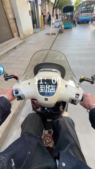 #创作灵感 #原创视频 #美发手艺人 #记录工作日常生活 花会沿路盛开 你只管大步向前走