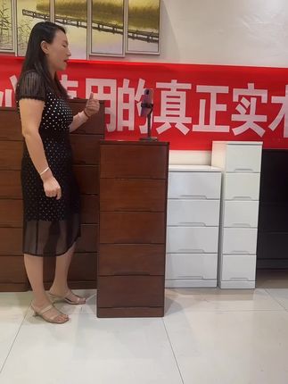 #好物推荐🔥 #每日分享 #源头工厂 #家居好物 #实木家具 纯实木的一款夹缝斗柜 零甲零醛零味道 放心安心使用的一款柜子 两个颜色 多种尺寸供大家选择  厂家直销让您一件也能买到出厂价点击下方小黄车抢购吧