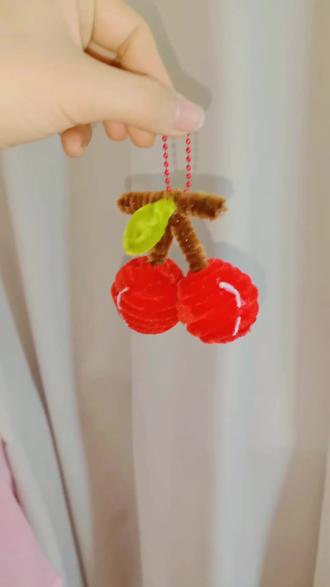简单的小樱桃挂件,赶紧来试试吧~#手作diy #扭扭棒手工