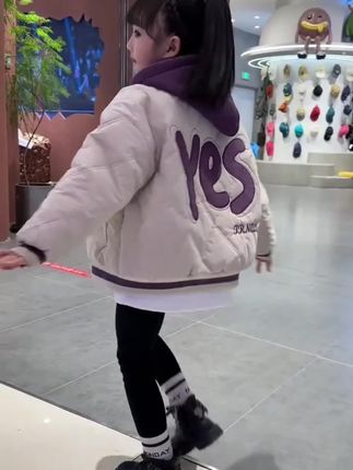 #我要上热门 #谁穿都好看 #女童外套 #保暖又好看 #潮童穿搭 @抖加🔥上热门🔥dou+🔥热点宝