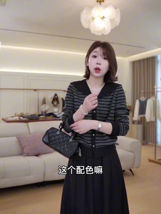 早秋微凉,这件混纺条纹针织上衣正适合!轻薄舒爽的材质,透气不闷热,搭配经典条纹设计,百搭通勤装束。针织面料柔软亲肤,轻松提升气质,无论是办公室还是日常出行,都能穿出高级感。推荐给追求实用与时尚的你! #早秋韩系穿搭合集 #气质穿搭 #一衣多穿通勤版 #高质感穿搭 #女生服装搭配