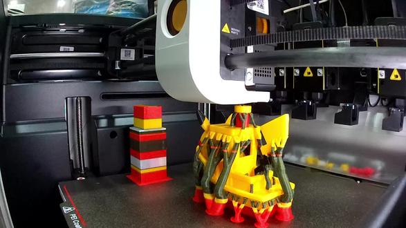 入手Snapmaker U1 3D打印机,解锁创作新体验
终于把心心念念的Snapmaker U1 3D打印机抱回家啦,京东下单的流程超顺畅,到货速度也特别快,拆箱的时候真的被它的颜值和质感惊艳到了!
机身设计很精巧,占地面积不大,放在我的工作台角落正合适,组装过程比我想象中简单多了,跟着说明书一步步来,十几分钟就搞定了。上手试了试基础的打印操作,操作界面很直观,新手也能快速摸清门道,我第一次打印的小摆件成品精度超出预期,细节处的纹路都清晰得很。
不管是我这种想入门3D打印的新手,还是有一定经验想换台便携实用机型的朋友,Snapmaker U1都很值得冲!
#买3D打印机上京东 #SnapmakerU13D打印机