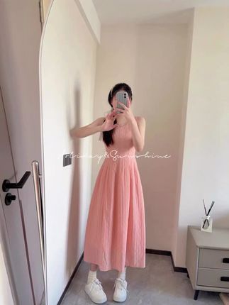 巨显白的颜色,没有几个女生会拒绝这条裙子,有运费险放心购买试穿#温柔风穿搭 #精致穿搭 #出游穿搭 #新衣服可以治愈各种不开心