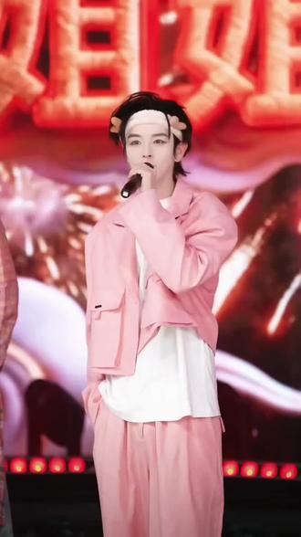 @图图ㅤ🐰 @姐姐去哪了 图图给姐姐们拜年啦!新年快乐!马年行大运!暴富暴美!