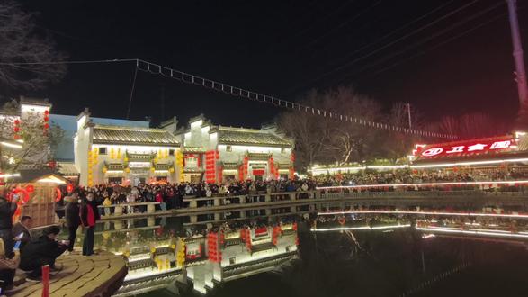 文友小院现场烟花瀑布更漂亮!