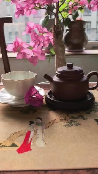 新春大吉,东风入喜财入户,岁月更新福满门……