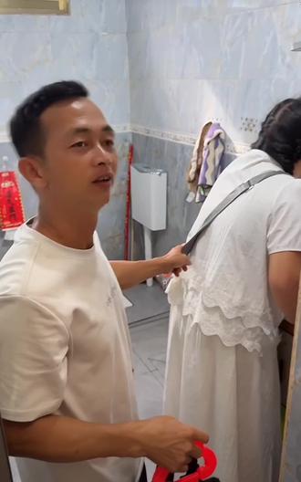 炭哥还想买个同款包回来调换大嫂晓钱包#万万没想到 #晓愉大哥大嫂 #晓愉哥哥直播回放 #晓愉大嫂 #分享直播