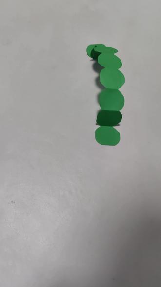亲子版毛毛虫小手工,一张长方形小纸条轻松搞定,好玩儿又不难!做一条和爸爸妈妈比赛吧!
#手工折纸教程 #毛毛虫手工制作 #亲子手工 #亲子时光 #折纸手工