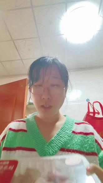 今天的饭有点失败,还是得提前泡,糯米没有吃进水分,都不粘,好在排骨很好吃,其实如果用煮米饭的办法煮出来会不会好一点#真实生活分享官 #家常菜 #糯米排骨 #亲手制作美食 #在家做美食 @DOU+小助手