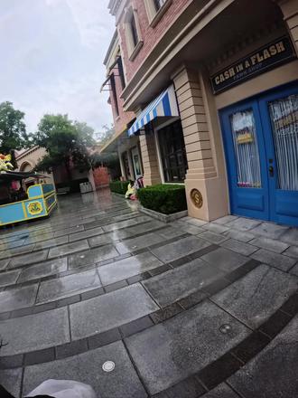 亲历乐园走失事件,同行人员带小月龄宝宝务必结伴同行。这位母亲带着另外两位孩子在项目排队游玩,阿姨带着宝宝没有在那等候,导致此事件发生!#环球影城 #北京环球影城 #孩子走丢 #环球影城管家服务 #环球影城导游