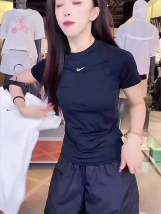 【夏日户外】Nike耐克女款T恤户外训练运动休闲时尚短袖FV7843-010#爆款热卖中 #耐克 #nike #休闲时尚 #短袖t恤